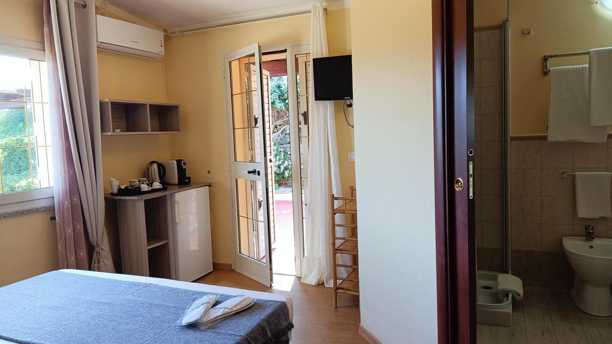 Li Muntigeddi B&B San Teodoro  Exterior foto